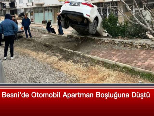 Otomobil Apartman Boşluğuna Düştü